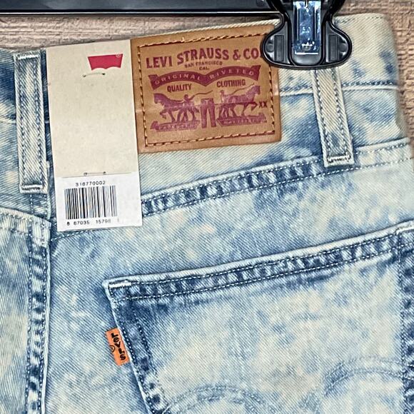 Levi's High Rise Cuffed Hem Denim Shorts Acid Wash Blue Jean Size 26 NWT - Picture 6 of 9
